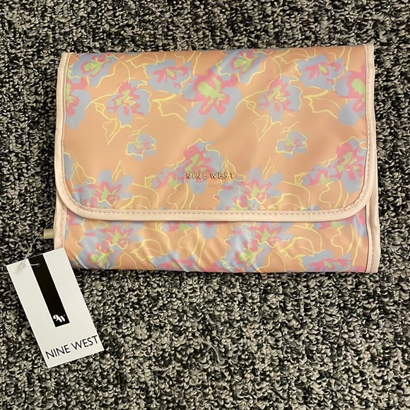Nine West Hanging Travel Organizer - New with Tags - Picture 1 of 7